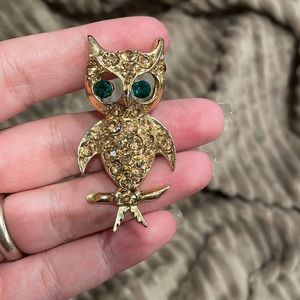 Vintage Owl Brooch green eyes yellow body gold tone metal like new unmarked